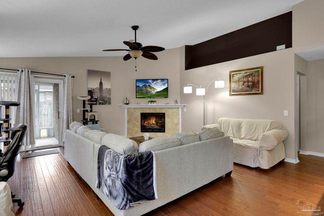 689 Mozingo Ln, Pensacola, FL 32514