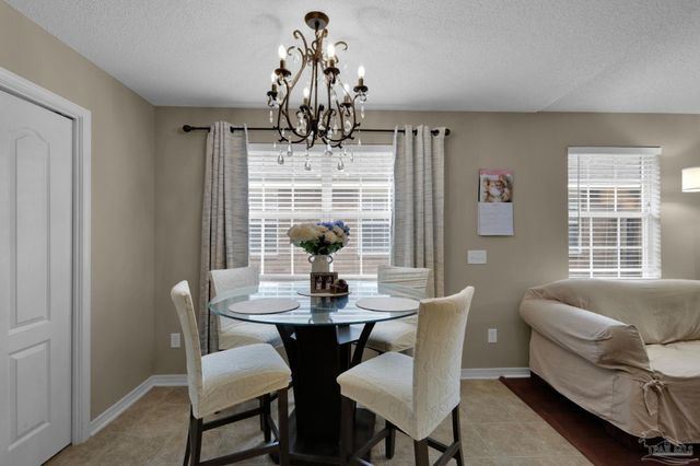 689 Mozingo Ln, Pensacola, FL 32514