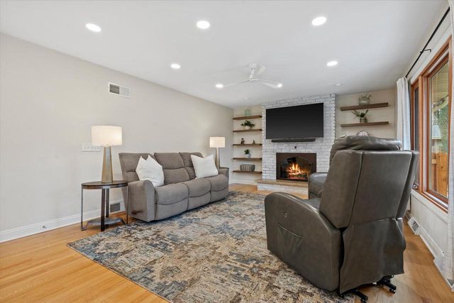 3675 S Poplar ROAD, New Berlin, WI 53151