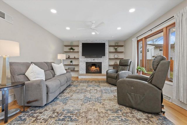 3675 S Poplar ROAD, New Berlin, WI 53151