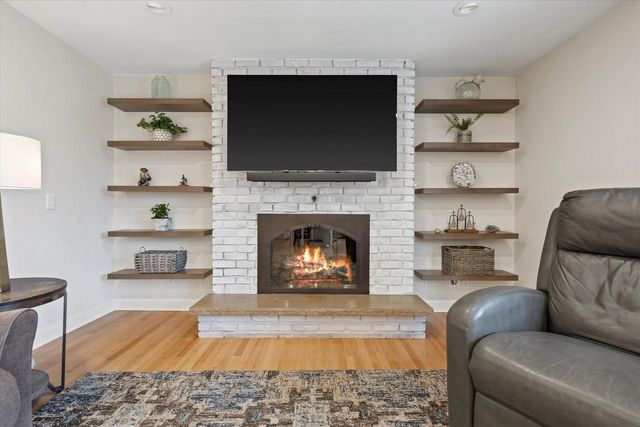 3675 S Poplar ROAD, New Berlin, WI 53151