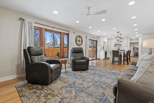 3675 S Poplar ROAD, New Berlin, WI 53151