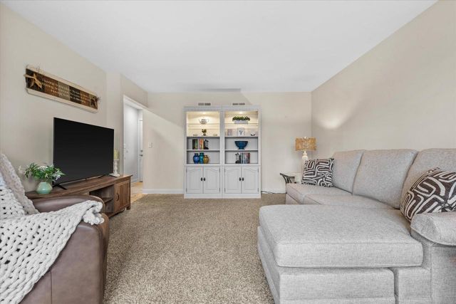 3675 S Poplar ROAD, New Berlin, WI 53151