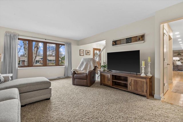 3675 S Poplar ROAD, New Berlin, WI 53151