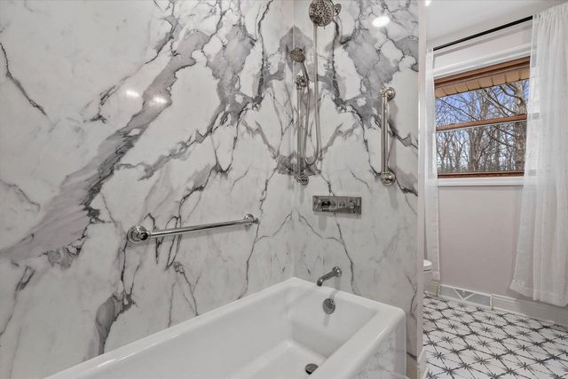 3675 S Poplar ROAD, New Berlin, WI 53151