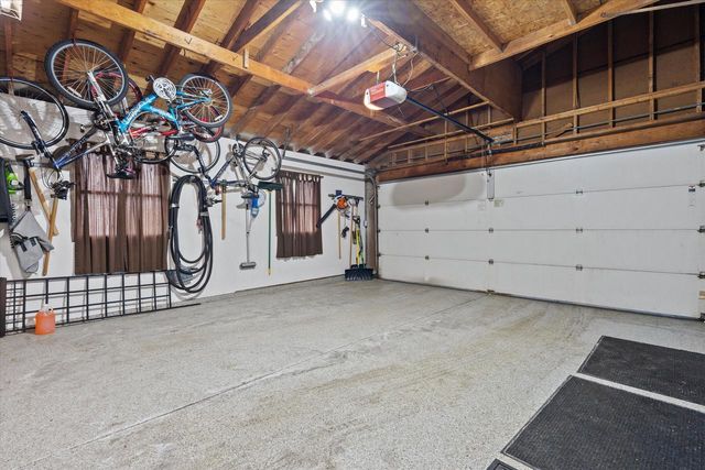 3675 S Poplar ROAD, New Berlin, WI 53151