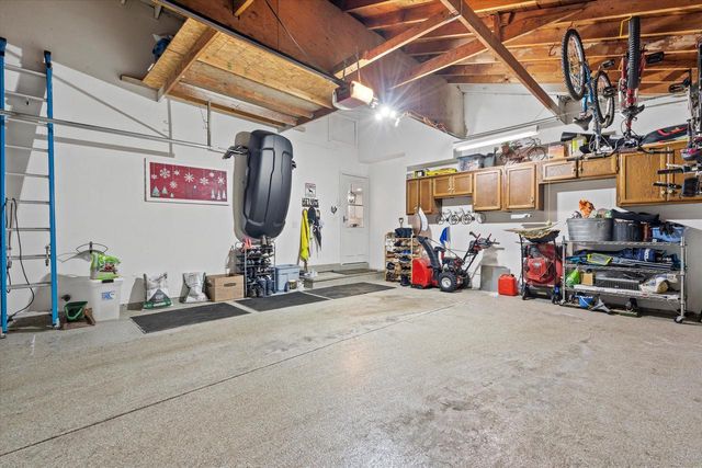 3675 S Poplar ROAD, New Berlin, WI 53151