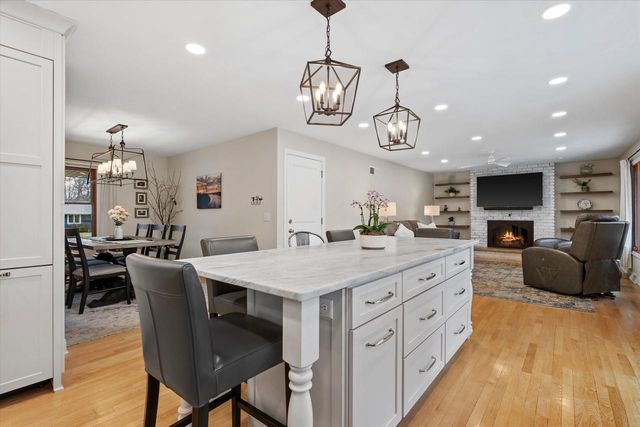 3675 S Poplar ROAD, New Berlin, WI 53151