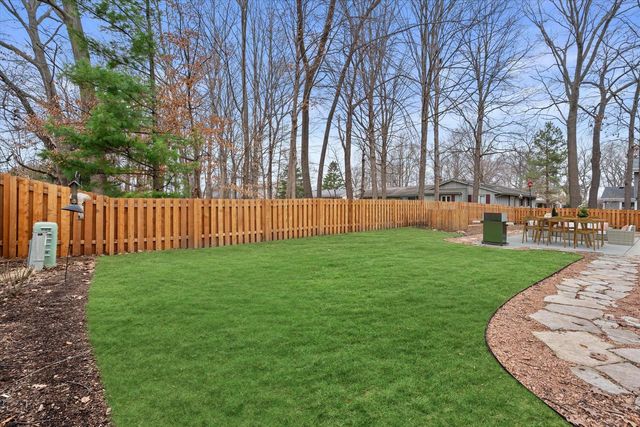 3675 S Poplar ROAD, New Berlin, WI 53151