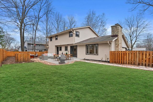 3675 S Poplar ROAD, New Berlin, WI 53151