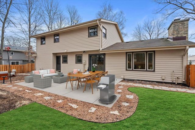 3675 S Poplar ROAD, New Berlin, WI 53151