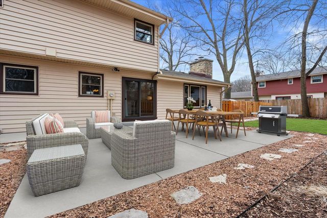 3675 S Poplar ROAD, New Berlin, WI 53151