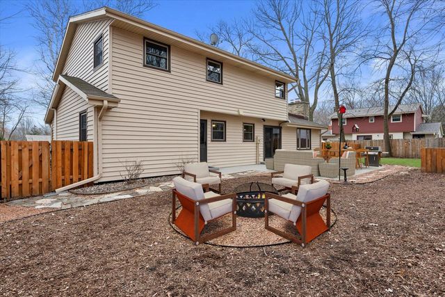 3675 S Poplar ROAD, New Berlin, WI 53151