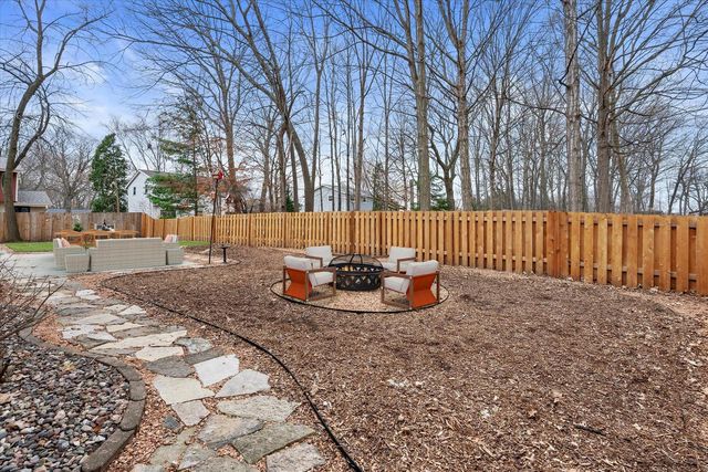 3675 S Poplar ROAD, New Berlin, WI 53151