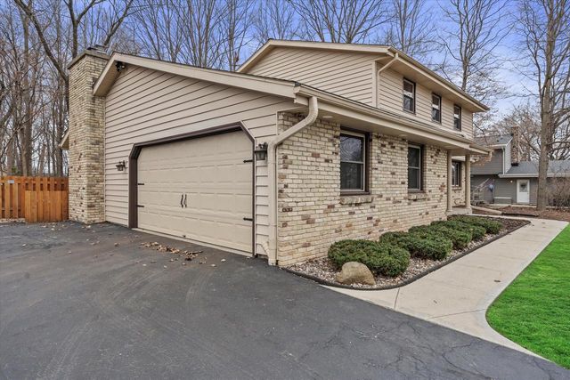 3675 S Poplar ROAD, New Berlin, WI 53151