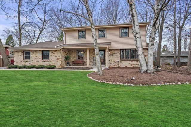 3675 S Poplar ROAD, New Berlin, WI 53151