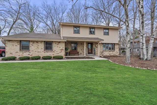 3675 S Poplar ROAD, New Berlin, WI 53151