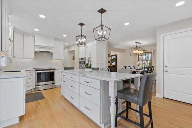 3675 S Poplar ROAD, New Berlin, WI 53151