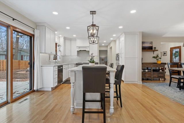 3675 S Poplar ROAD, New Berlin, WI 53151