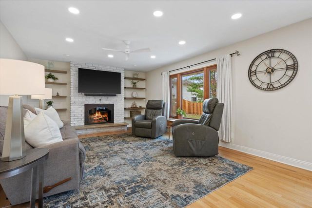 3675 S Poplar ROAD, New Berlin, WI 53151