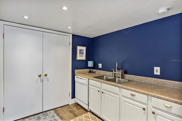 111 CROWN OAKS WAY 111, Longwood, FL 32779