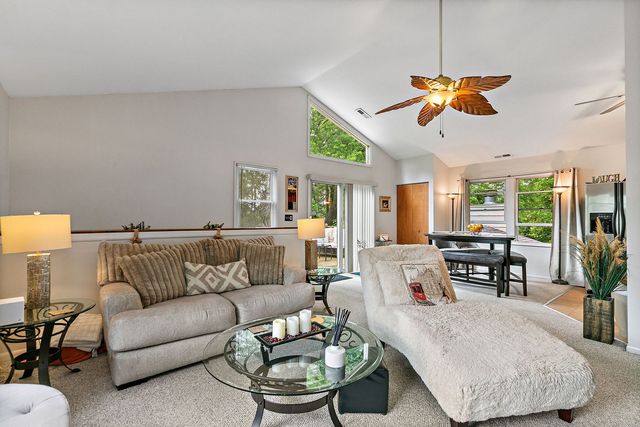 910 Division Street, Barrington, IL 60010