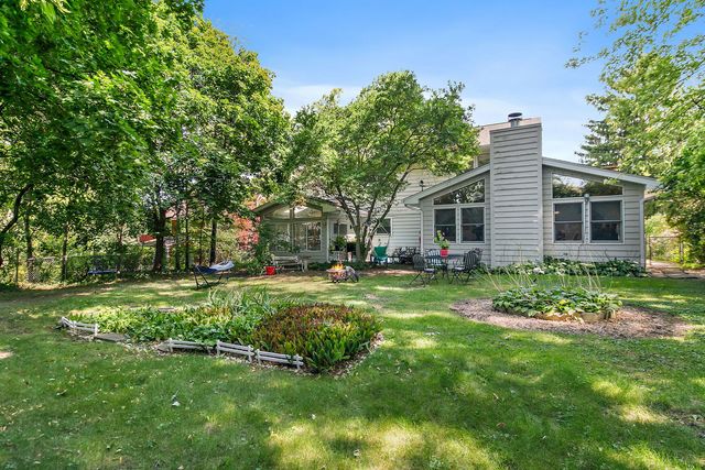 910 Division Street, Barrington, IL 60010