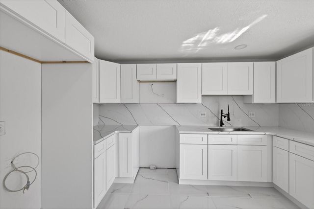 8915 SABODA COURT, Tampa, FL 33634