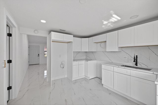 8915 SABODA COURT, Tampa, FL 33634