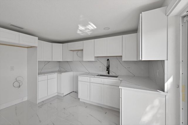 8915 SABODA COURT, Tampa, FL 33634