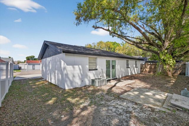 8915 SABODA COURT, Tampa, FL 33634