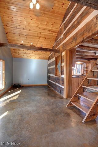 6075 Paris Avenue NE, Louisville, OH 44641