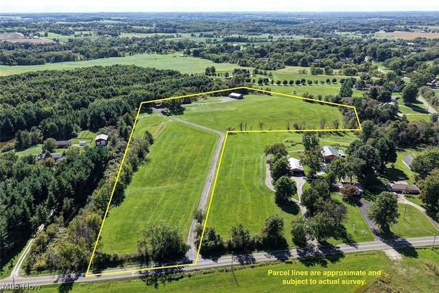 6075 Paris Avenue NE, Louisville, OH 44641