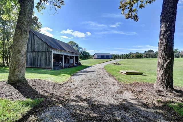 6075 Paris Avenue NE, Louisville, OH 44641