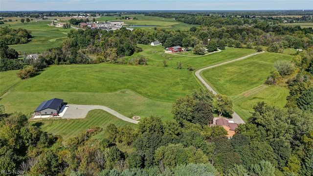 6075 Paris Avenue NE, Louisville, OH 44641