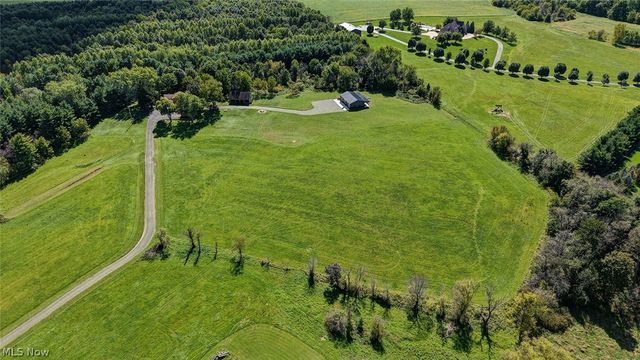 6075 Paris Avenue NE, Louisville, OH 44641