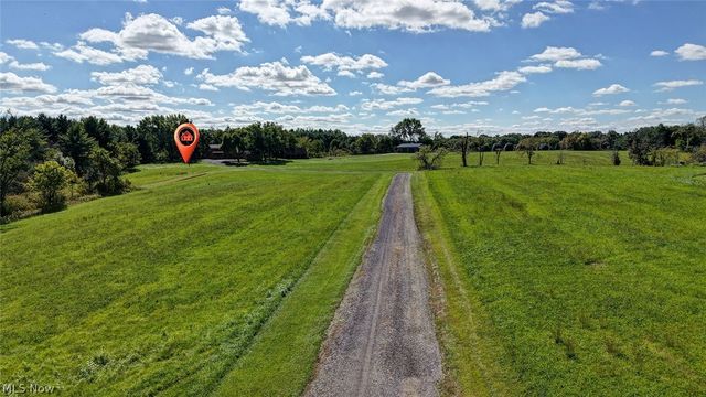 6075 Paris Avenue NE, Louisville, OH 44641