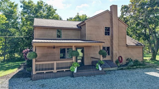 6075 Paris Avenue NE, Louisville, OH 44641