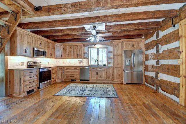 6075 Paris Avenue NE, Louisville, OH 44641