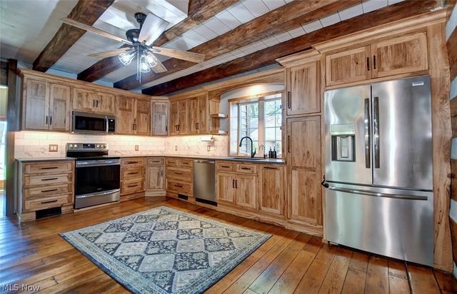6075 Paris Avenue NE, Louisville, OH 44641