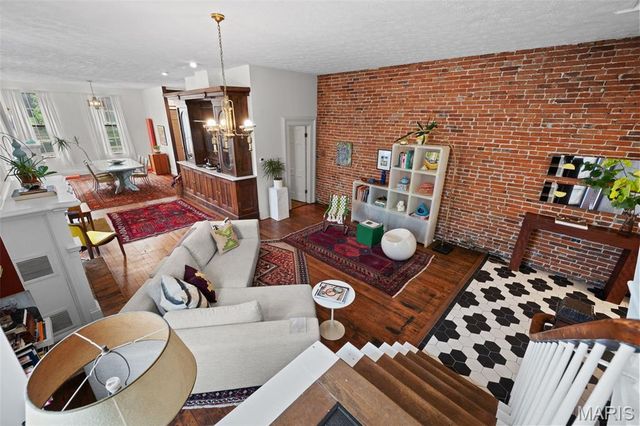 1322 S 10th Street, St Louis, MO 63104