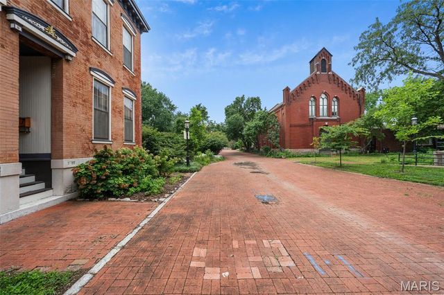 1322 S 10th Street, St Louis, MO 63104