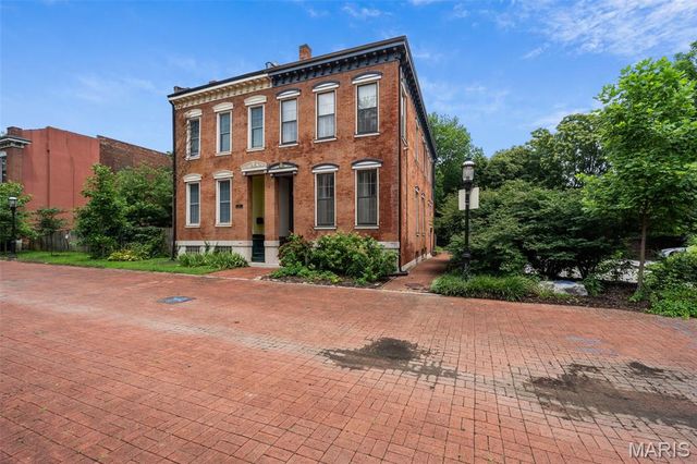 1322 S 10th Street, St Louis, MO 63104
