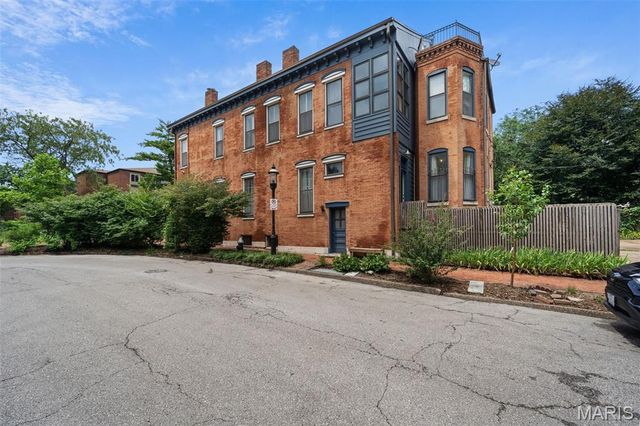 1322 S 10th Street, St Louis, MO 63104