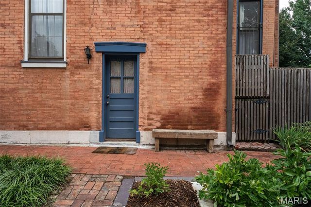 1322 S 10th Street, St Louis, MO 63104