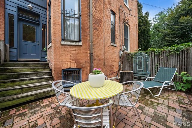 1322 S 10th Street, St Louis, MO 63104