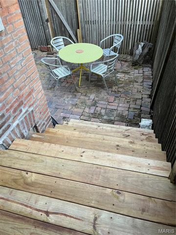 1322 S 10th Street, St Louis, MO 63104