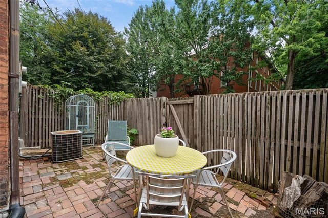 1322 S 10th Street, St Louis, MO 63104