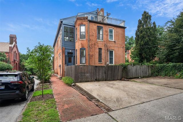 1322 S 10th Street, St Louis, MO 63104