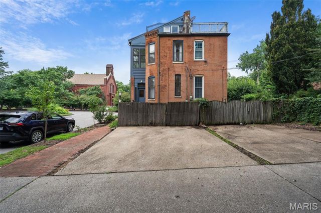 1322 S 10th Street, St Louis, MO 63104